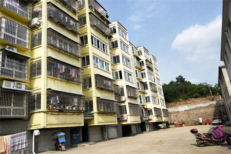 送20W精装修！龙飞山城南北通透精装三房！全天采光无遮挡！